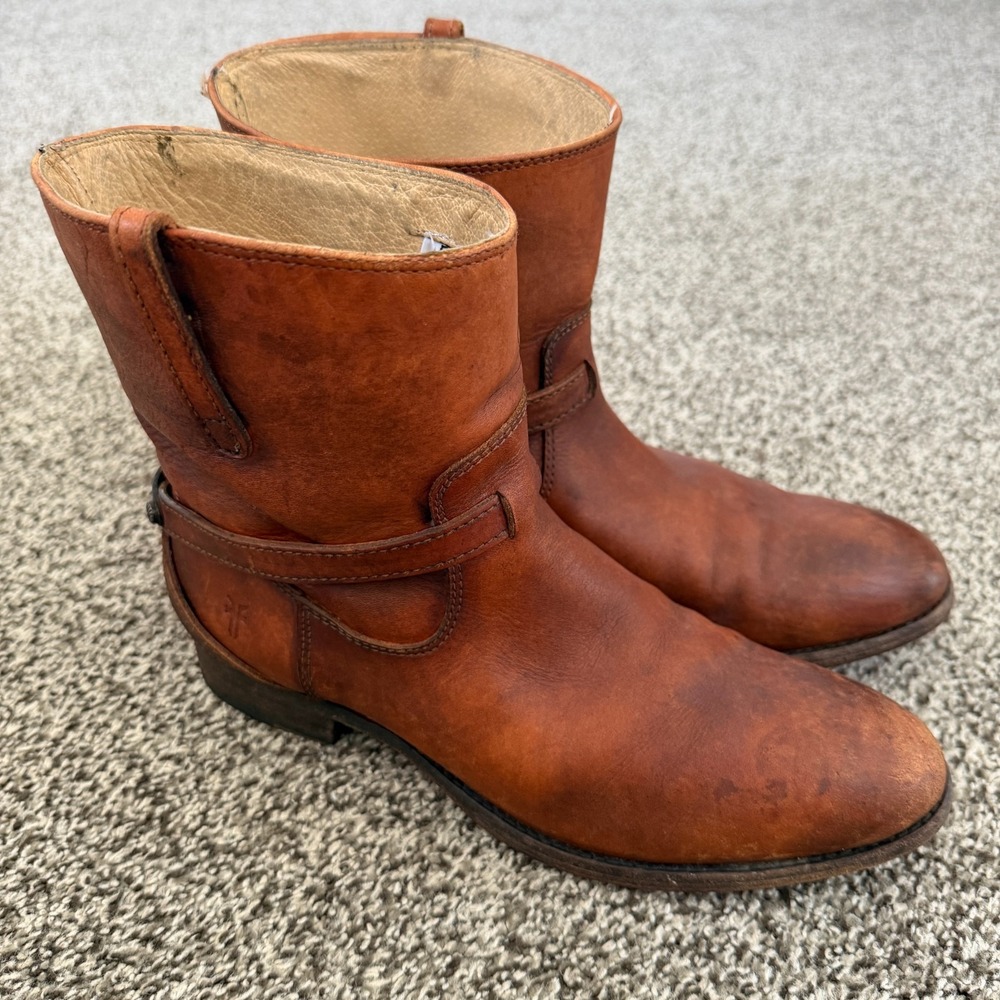Frye Lindsay Short Harness Ankle Boots 7 1/2 B Leather Western Cognac Brown Moto